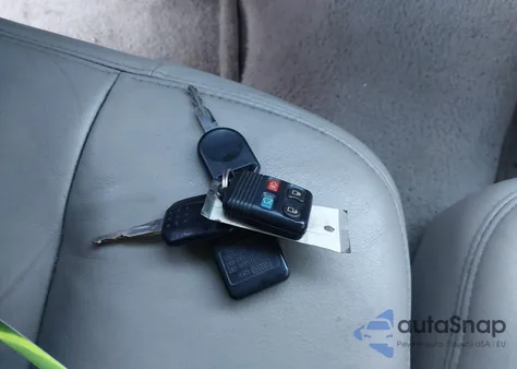 2010 Mercury Grand Marquis Ls (Fleet Only) from USA, damaged, VIN 2MEBM7FV3AX618360